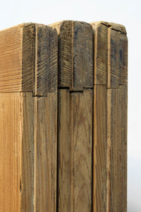 幅930ミリ 美しい杢目が貫禄を見せる稀少一枚板の杉板戸 F8530 在庫3枚