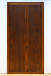 幅895ミリ 深みのある色艶の大胆な自然美を纏う板戸 F8549 在庫4枚