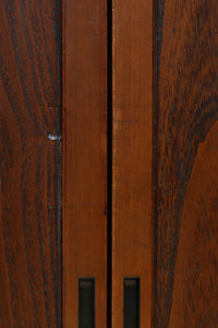 幅895ミリ 深みのある色艶の大胆な自然美を纏う板戸 F8549 在庫4枚