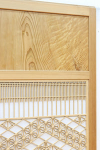 幅910ミリ 柔らかな木地色の色彩と組子が格調溢れる透かし板戸 F8550 在庫4枚一組