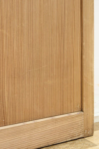 幅840ミリ 障子入りの小窓が風流な片面ワーロン入り上品な柾目板戸 F8551 在庫2枚