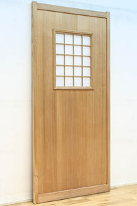 幅840ミリ 障子入りの小窓が風流な片面ワーロン入り上品な柾目板戸 F8551 在庫2枚