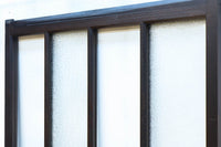 幅873ミリ 市松模様にガラスを配した和モダンなガラス戸 F8557 在庫4枚