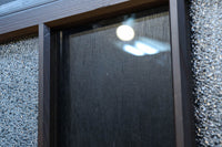 幅873ミリ 市松模様にガラスを配した和モダンなガラス戸 F8557 在庫4枚