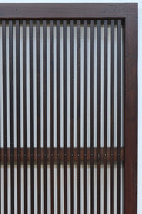 幅890ミリ 縦格子が端然と美しく並ぶ格子戸 F8564 在庫4枚