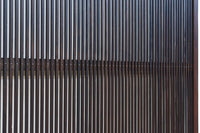 幅890ミリ 縦格子が端然と美しく並ぶ格子戸 F8564 在庫4枚