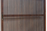 幅890ミリ 縦格子が端然と美しく並ぶ格子戸 F8564 在庫4枚