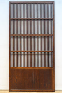 幅890ミリ 縦格子が端然と美しく並ぶ格子戸 F8564 在庫4枚