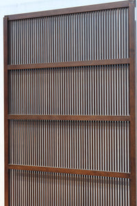 幅890ミリ 縦格子が端然と美しく並ぶ格子戸 F8564 在庫4枚