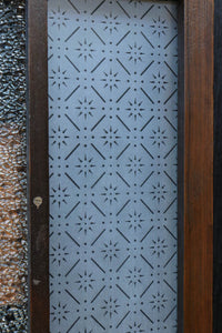 幅604ミリ スリム幅!! 透かし板が風情を添えるガラス戸 F8580 在庫1枚