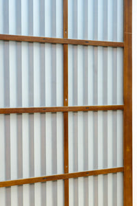 角太格子の堅牢感と上質さがあるスリガラス入りガラス戸 F8585 在庫1枚