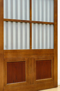 角太格子の堅牢感と上質さがあるスリガラス入りガラス戸 F8585 在庫1枚