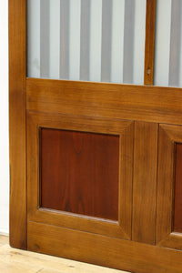 角太格子の堅牢感と上質さがあるスリガラス入りガラス戸 F8585 在庫1枚