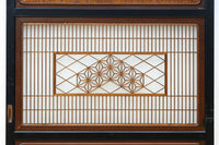 幅895ミリ 黒枠と麻の葉組子の帯装飾で格調溢れるスリガラス入り透かし板戸 F8589 在庫4枚