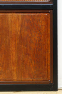 幅895ミリ 黒枠と麻の葉組子の帯装飾で格調溢れるスリガラス入り透かし板戸 F8589 在庫4枚