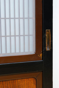 幅895ミリ 黒枠と麻の葉組子の帯装飾で格調溢れるスリガラス入り透かし板戸 F8589 在庫4枚