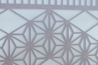 幅895ミリ 黒枠と麻の葉組子の帯装飾で格調溢れるスリガラス入り透かし板戸 F8589 在庫4枚