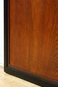 幅895ミリ 黒枠と麻の葉組子の帯装飾で格調溢れるスリガラス入り透かし板戸 F8589 在庫4枚