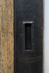 幅888ミリ 二羽の小鳥がもみじの周りで戯れる板絵戸 F8595 在庫1枚