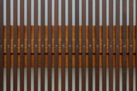 幅885ミリ 繊細な縦格子が美しく並ぶスリガラス入り大阪格子戸 F8597 在庫4枚