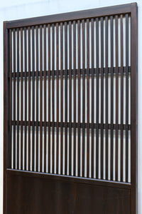 幅897ミリ 面取りされた格子で風合い豊かな格子戸 F8599 在庫1枚