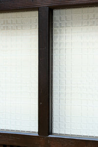 幅668ミリ スリム幅!! 繊細な格子と幾何学模様の型ガラスが華やかな大阪格子戸 F8604 在庫3枚