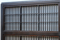 幅668ミリ スリム幅!! 繊細な格子と幾何学模様の型ガラスが華やかな大阪格子戸 F8604 在庫3枚