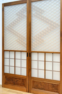 幅670ミリ 麻の葉組子が絢爛な眺めを描くガラス戸セット F8615 在庫2枚二組