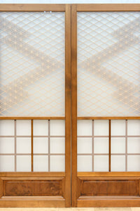 幅670ミリ 麻の葉組子が絢爛な眺めを描くガラス戸セット F8615 在庫2枚二組