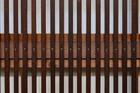 幅670ミリ スリムサイズ!! 杢目が浮かぶ古色の色彩で風情高まる大阪格子戸 F8620 在庫4枚