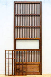 幅670ミリ スリムサイズ!! 杢目が浮かぶ古色の色彩で風情高まる大阪格子戸 F8620 在庫4枚