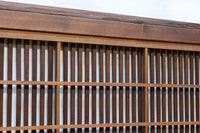 幅670ミリ スリムサイズ!! 杢目が浮かぶ古色の色彩で風情高まる大阪格子戸 F8620 在庫4枚