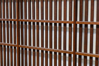 幅670ミリ スリムサイズ!! 杢目が浮かぶ古色の色彩で風情高まる大阪格子戸 F8620 在庫4枚