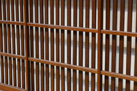 幅670ミリ スリムサイズ!! 杢目が浮かぶ古色の色彩で風情高まる大阪格子戸 F8620 在庫4枚