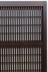 幅920ミリ 無双窓作りの腰板で和の面持ちある格子戸 F8622 在庫4枚