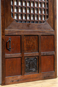 変わりデザイン‼ 升格子窓と鶴亀の絵柄が浮かぶ金具で風情漂う蔵戸 G2478