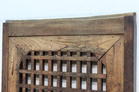 変わりデザイン‼ 升格子窓と鶴亀の絵柄が浮かぶ金具で風情漂う蔵戸 G2478