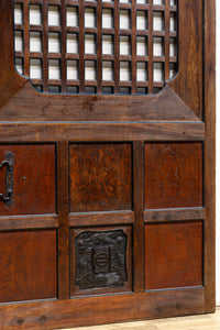 変わりデザイン‼ 升格子窓と鶴亀の絵柄が浮かぶ金具で風情漂う蔵戸 G2478