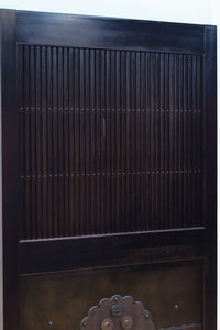 幅1150ミリ、高さ2010ミリ 時代を経た鉄素材が味わい深い総欅富山蔵戸 G2531