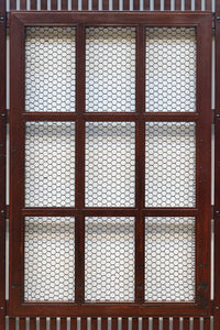 幅1163ミリ、高さ2020ミリ 網入りの小窓を設けた風情ある格子蔵戸 G2533