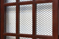 幅1163ミリ、高さ2020ミリ 網入りの小窓を設けた風情ある格子蔵戸 G2533