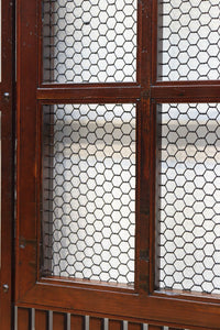 幅1163ミリ、高さ2020ミリ 網入りの小窓を設けた風情ある格子蔵戸 G2533