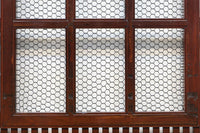 幅1163ミリ、高さ2020ミリ 網入りの小窓を設けた風情ある格子蔵戸 G2533