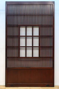 幅1163ミリ、高さ2020ミリ 網入りの小窓を設けた風情ある格子蔵戸 G2533