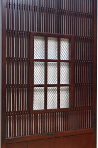 幅1163ミリ、高さ2020ミリ 網入りの小窓を設けた風情ある格子蔵戸 G2533