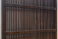 幅1068ミリ、高さ1952ミリ 縁起の良い大黒様の金具が印象的な格子蔵戸 G2534