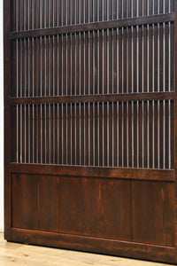 幅1068ミリ、高さ1952ミリ 縁起の良い大黒様の金具が印象的な格子蔵戸 G2534