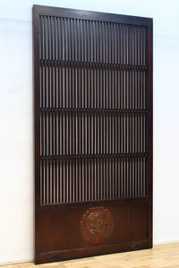 幅1068ミリ、高さ1952ミリ 縁起の良い大黒様の金具が印象的な格子蔵戸 G2534