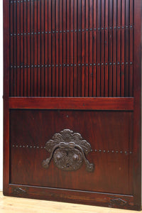 幅1093ミリ 赤みを帯びた色彩に巾着金具が味わいをもたらす総欅富山蔵戸 G2535