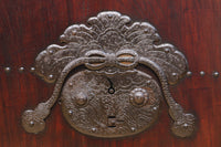 幅1093ミリ 赤みを帯びた色彩に巾着金具が味わいをもたらす総欅富山蔵戸 G2535